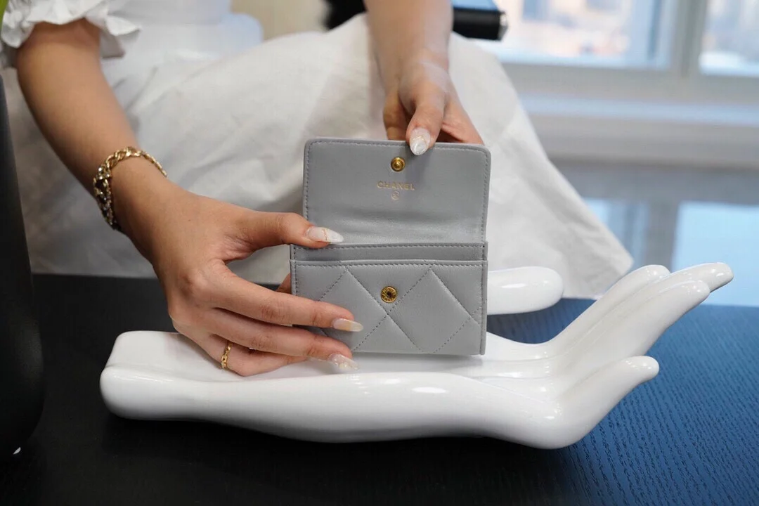 19 플랩 카드 홀더 스카이 블루 상세