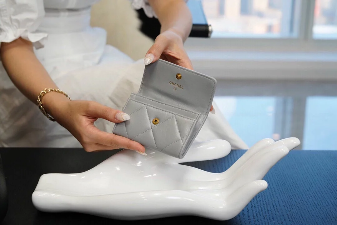 19 플랩 카드 홀더 스카이 블루 상세