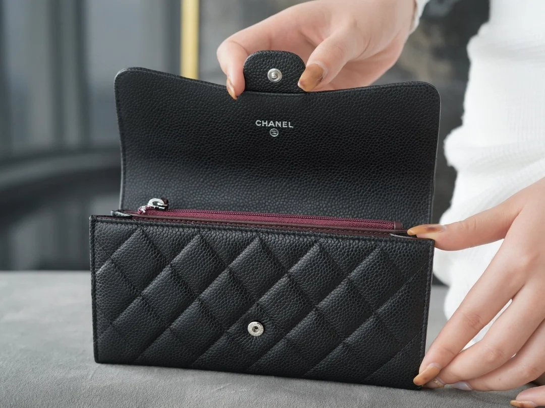 클래식 캐비어 플랩 장지갑 블랙 실버 상세