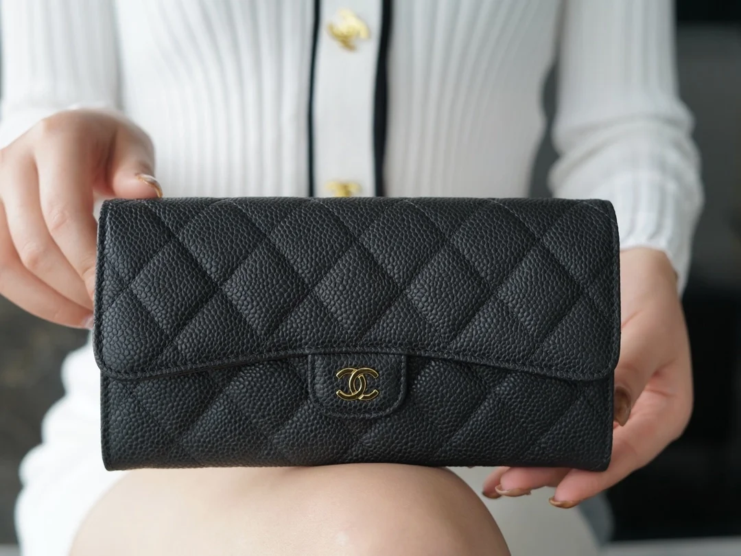 클래식 캐비어 플랩 장지갑 블랙 골드 상세