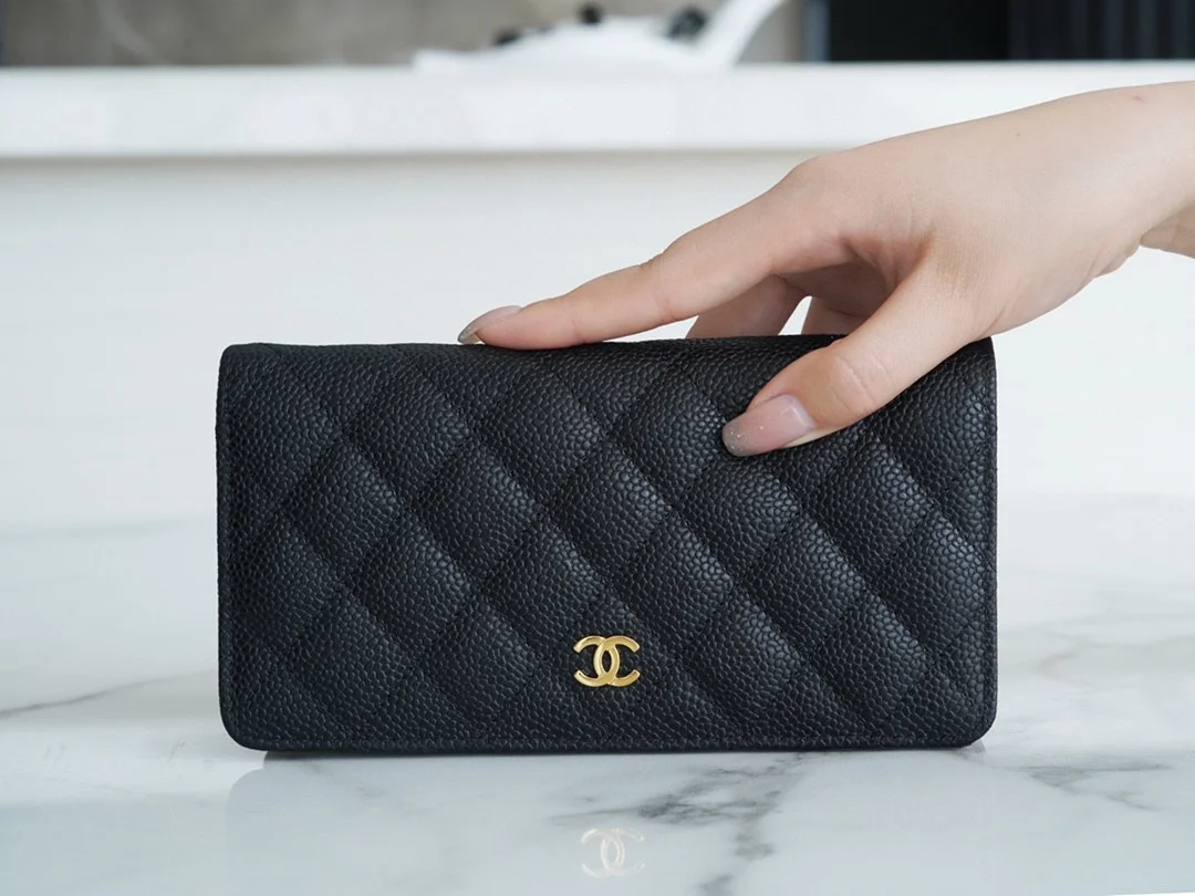 클래식 캐비어 플랩 장지갑 상세