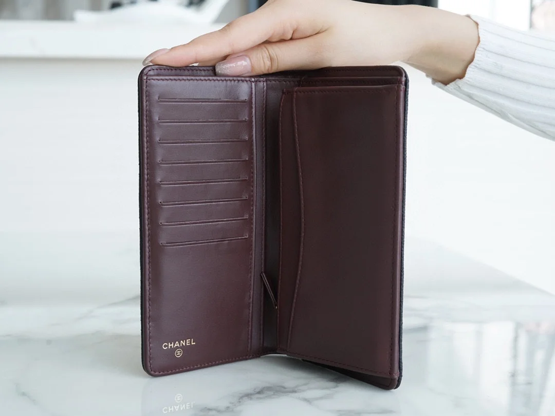 클래식 캐비어 플랩 장지갑 상세