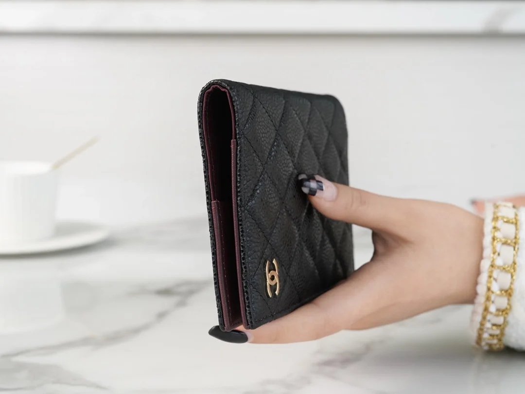 캐비어 여권 지갑 상세