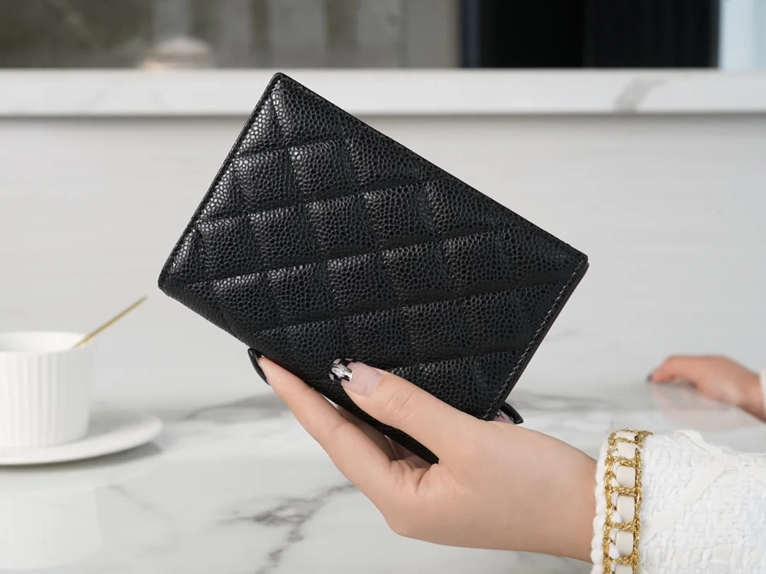 캐비어 여권 지갑 상세