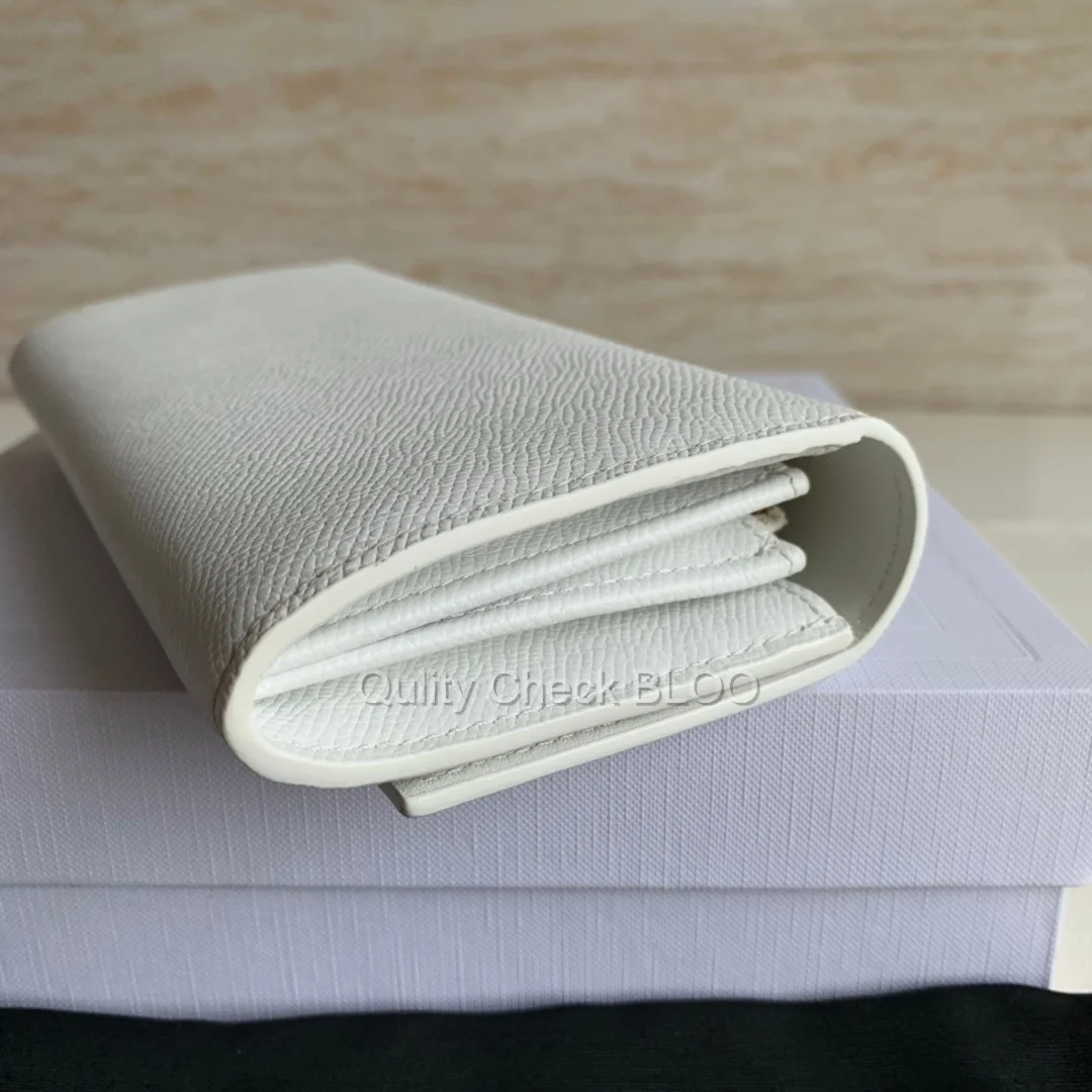 라지 플랩 장지갑 화이트 상세