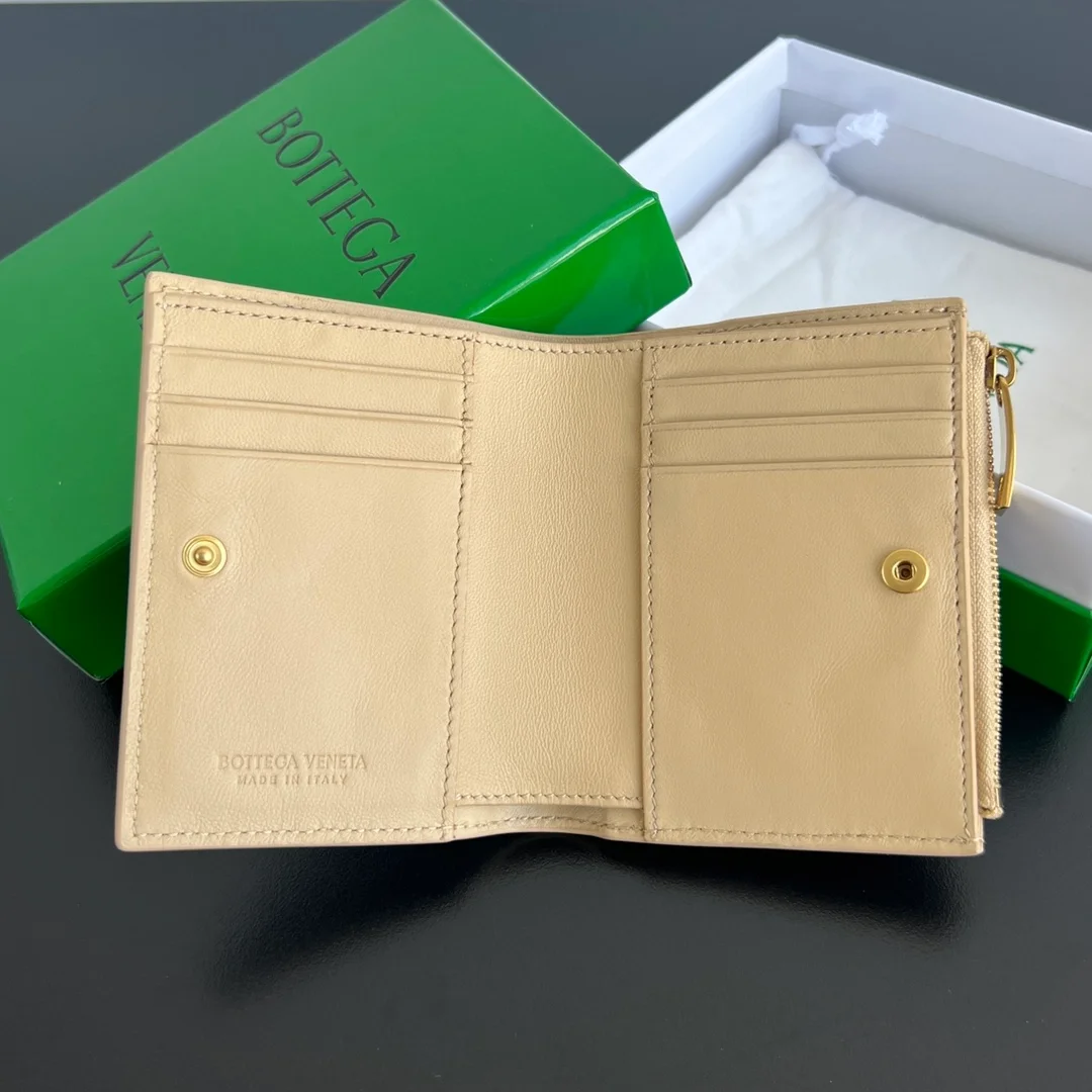 폴더형 지퍼 지갑 아몬드 상세