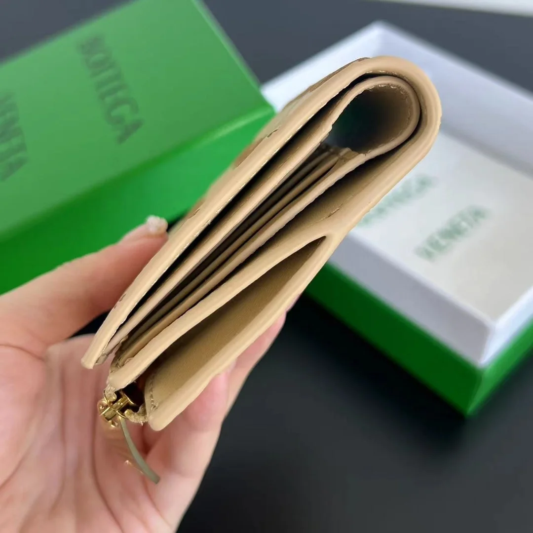 폴더형 지퍼 지갑 아몬드 상세