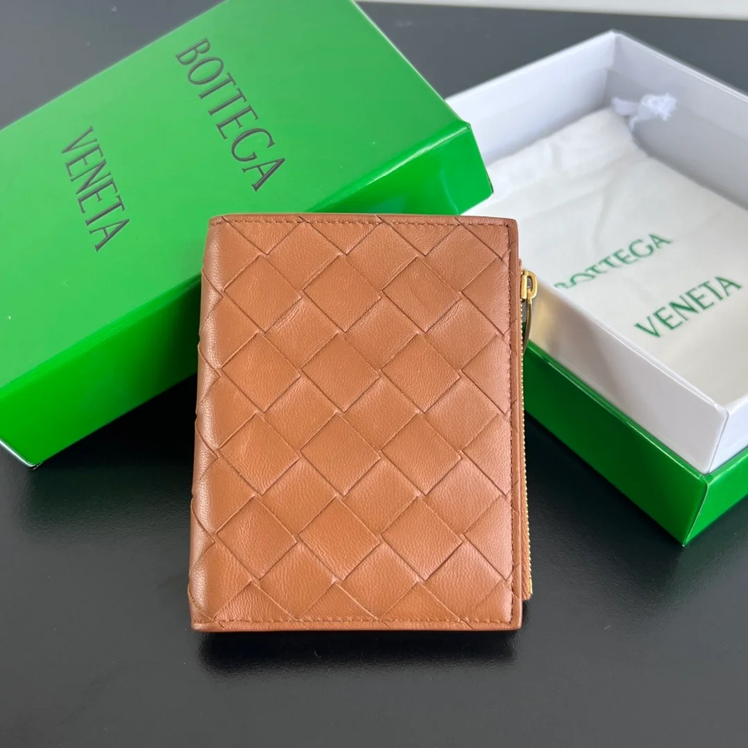 스몰 인트레치아토 폴더형 지퍼 지갑 우드 상세