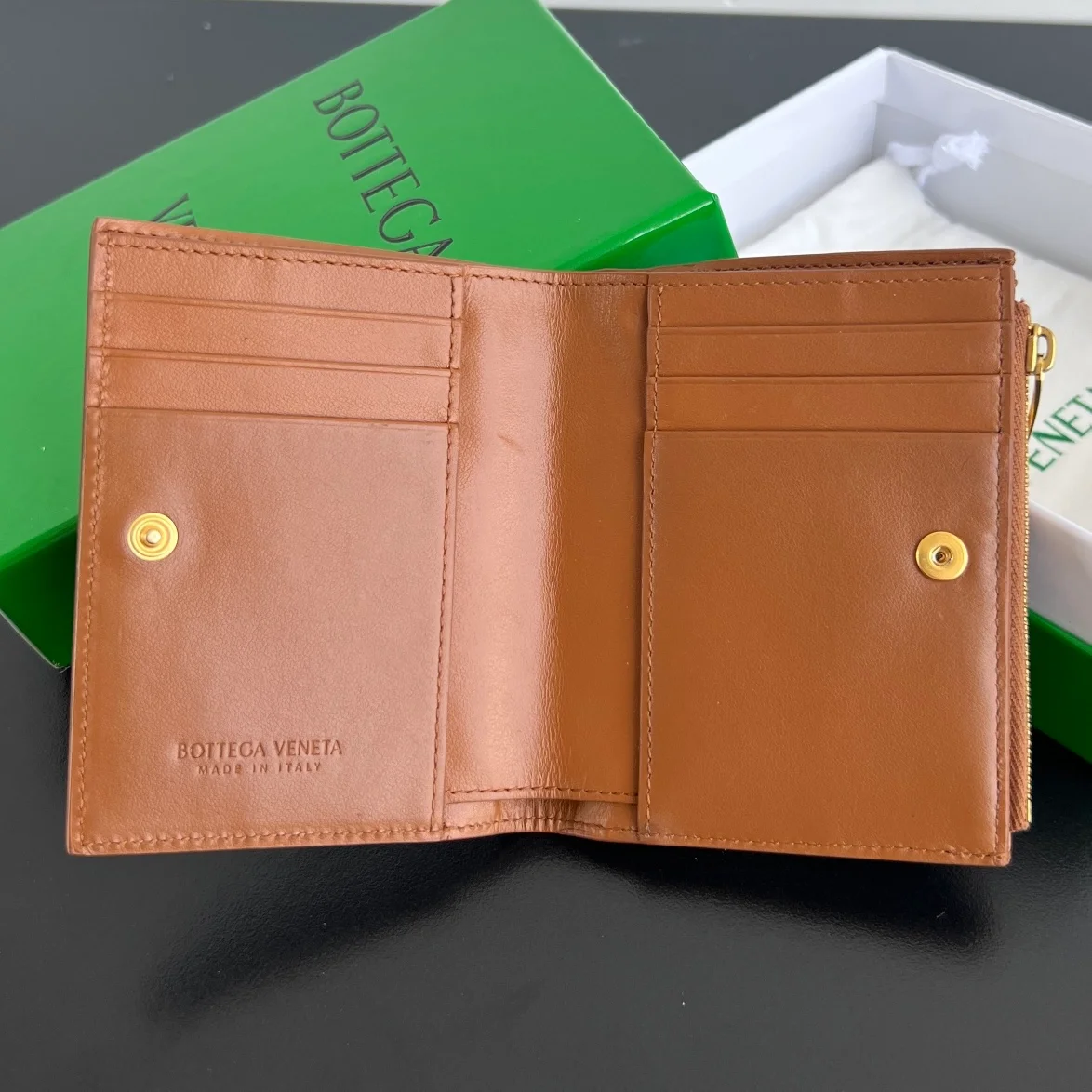 스몰 인트레치아토 폴더형 지퍼 지갑 우드 상세