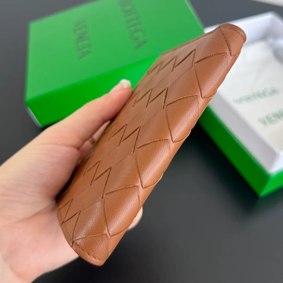 스몰 인트레치아토 폴더형 지퍼 지갑 우드 상세