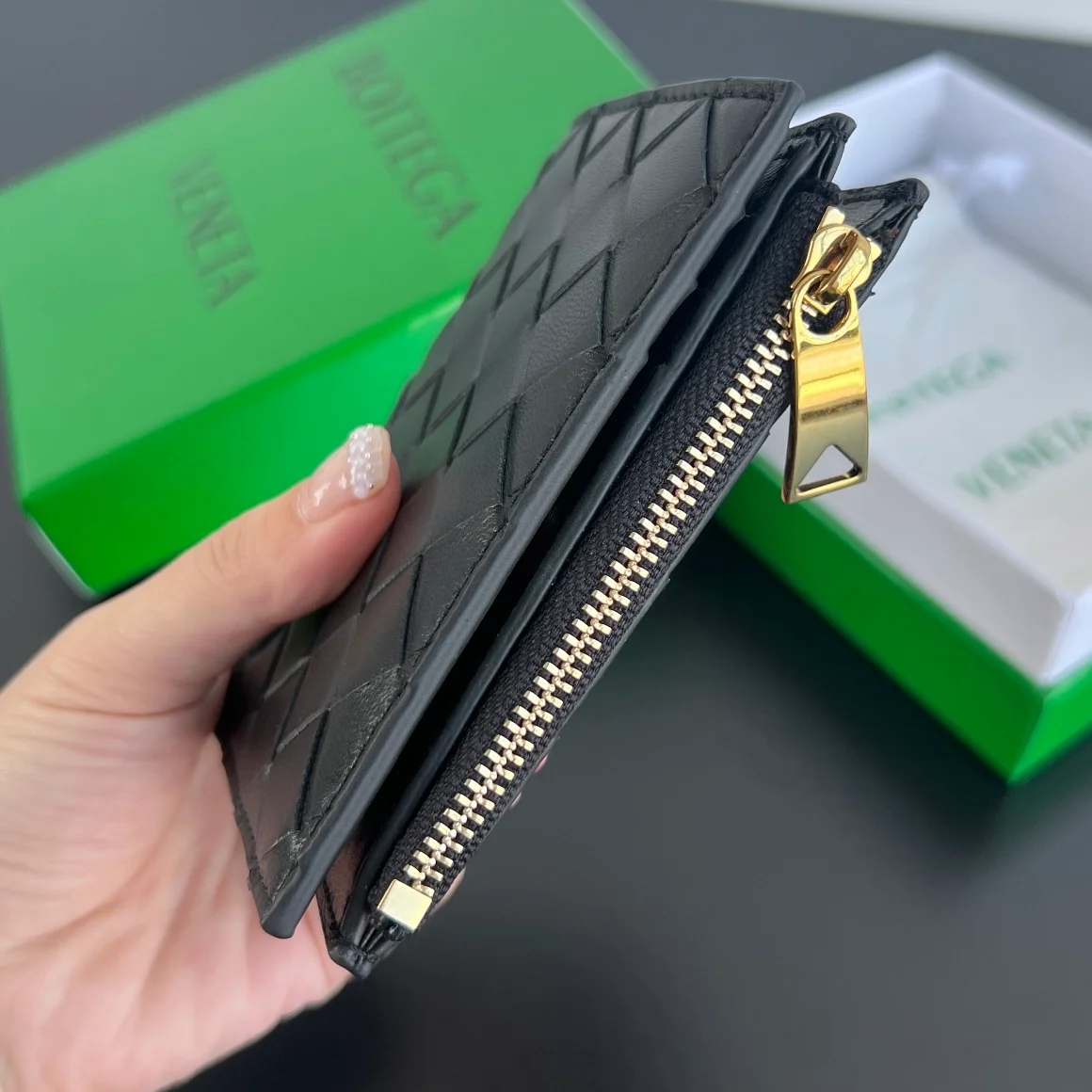 스몰 인트레치아토 폴더형 지퍼 지갑 블랙 상세