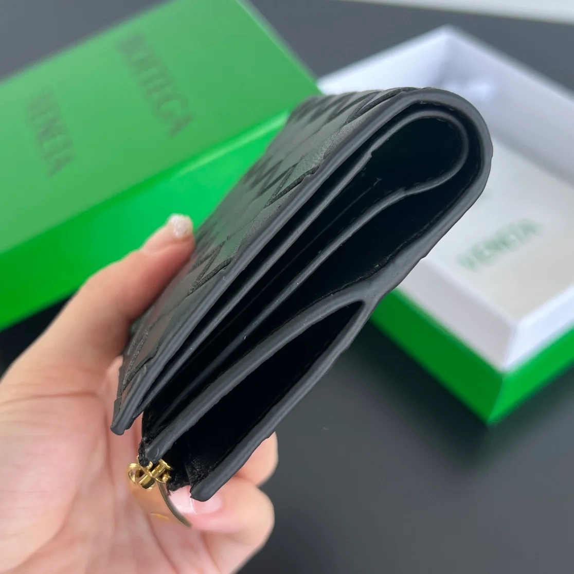 스몰 인트레치아토 폴더형 지퍼 지갑 블랙 상세