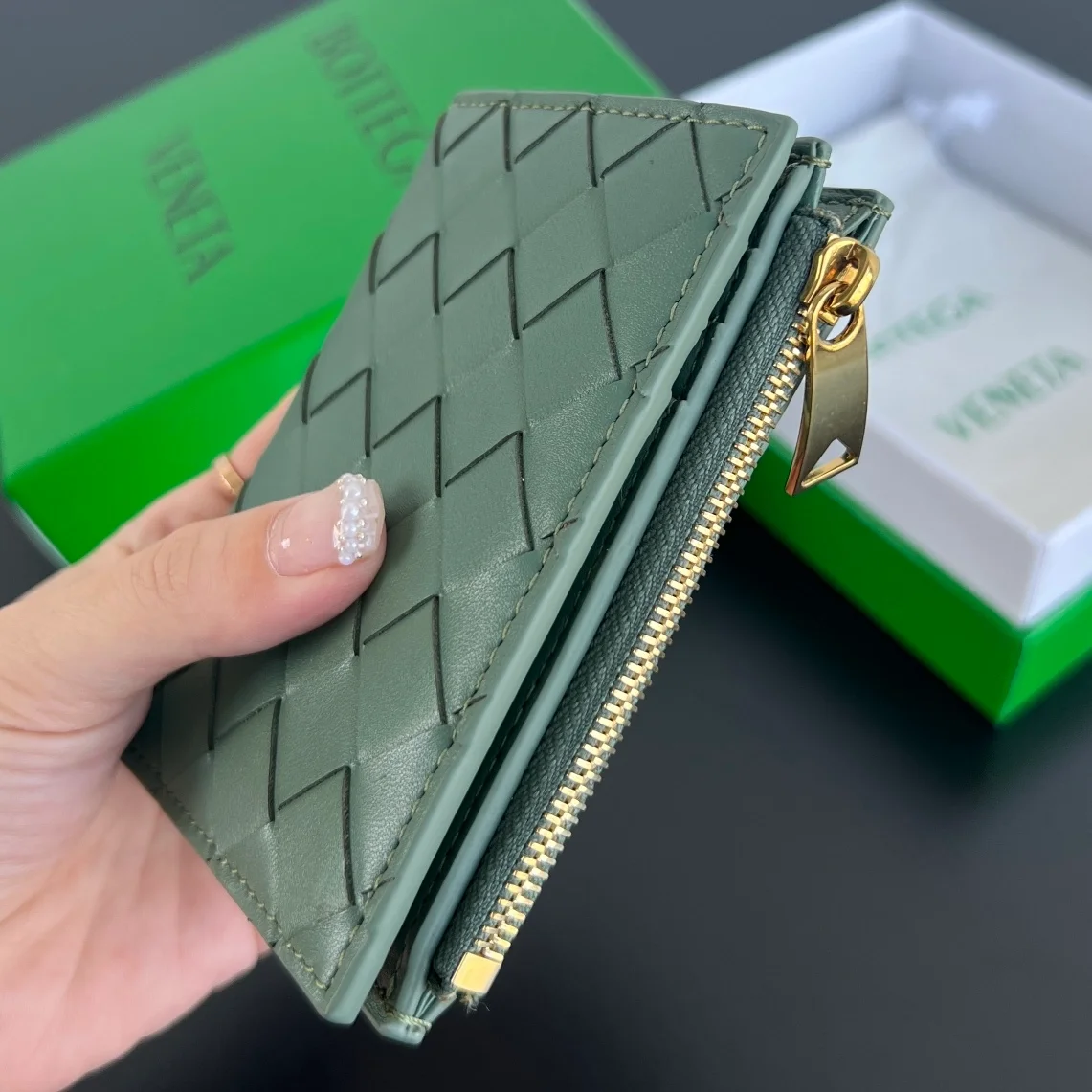 스몰 인트레치아토 폴더형 지퍼 지갑 그린 상세