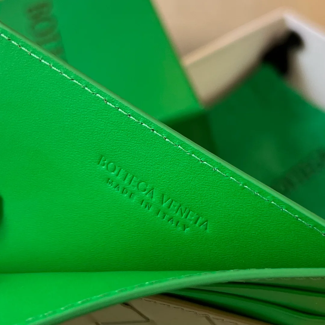 트래버틴 패러킷 카드케이스 상세