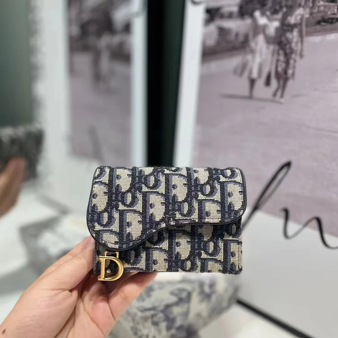 오블리크 새들 플랩 카드 지갑 블랙 상세