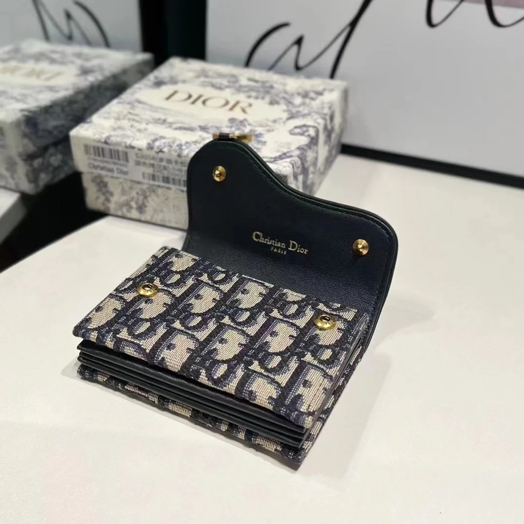 오블리크 새들 플랩 카드 지갑 블랙 상세