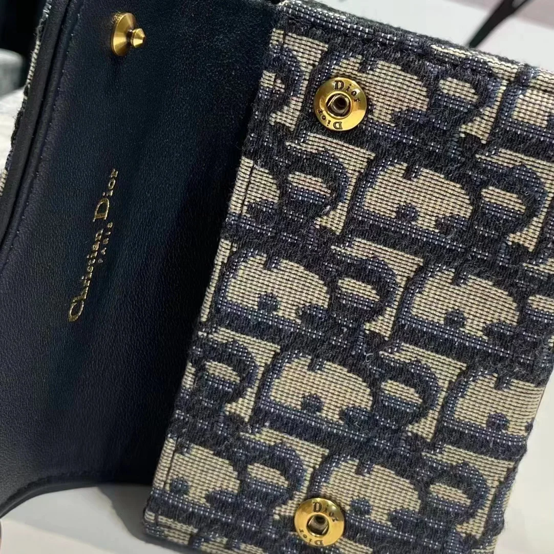 오블리크 새들 플랩 카드 지갑 블랙 상세