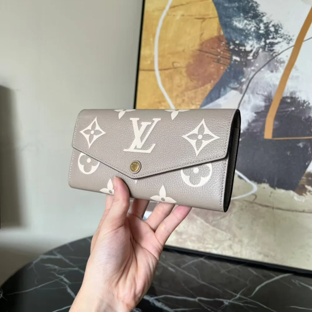 사라 월렛 상세