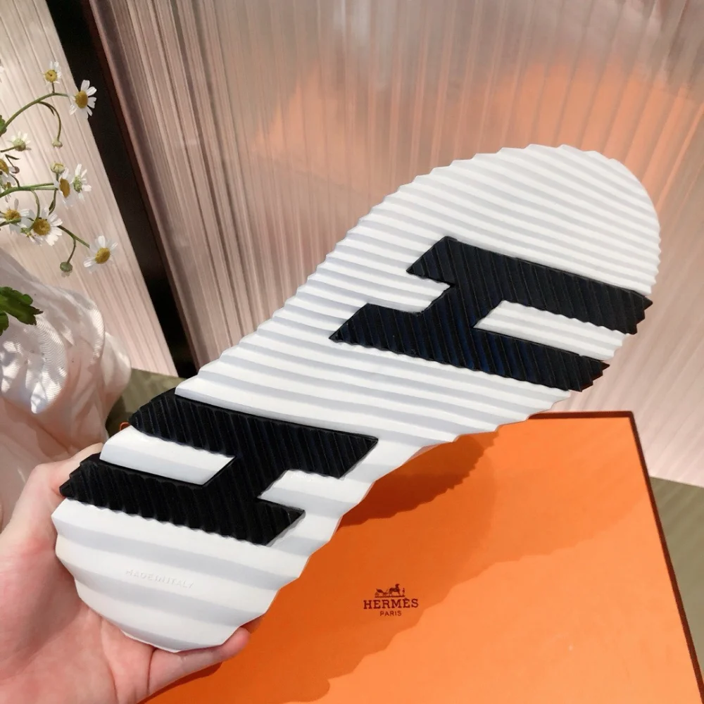 바운싱 스니커즈 상세