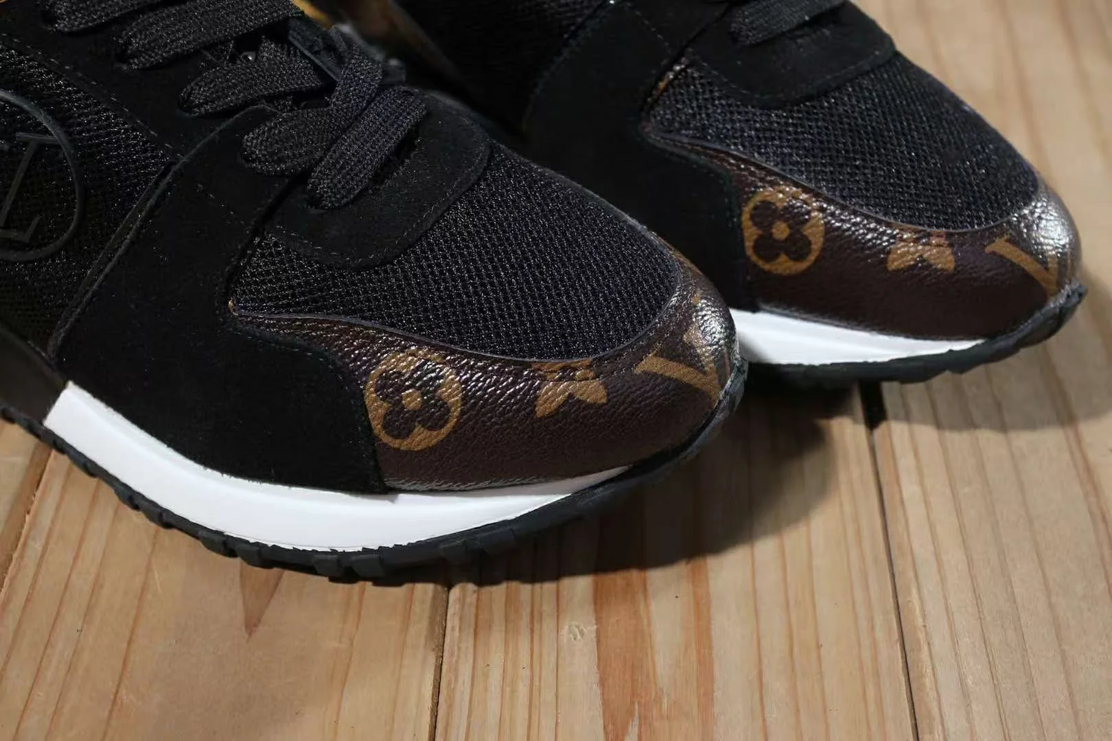 런 어웨이 스니커즈 상세