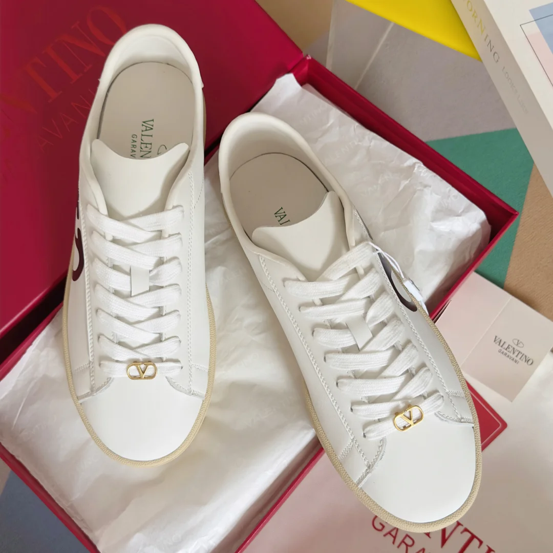 로이코 스니커즈 상세