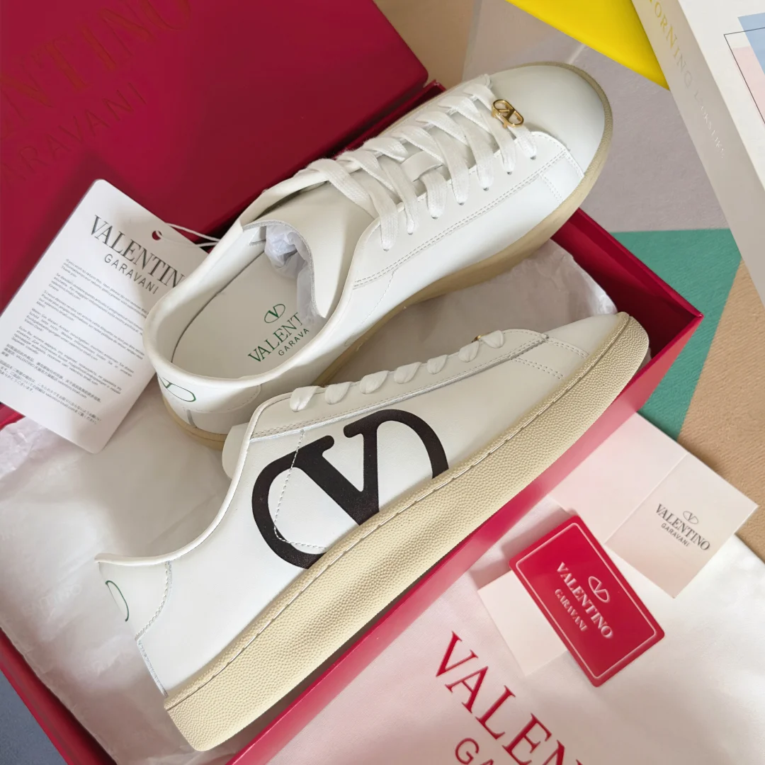 로이코 스니커즈 상세