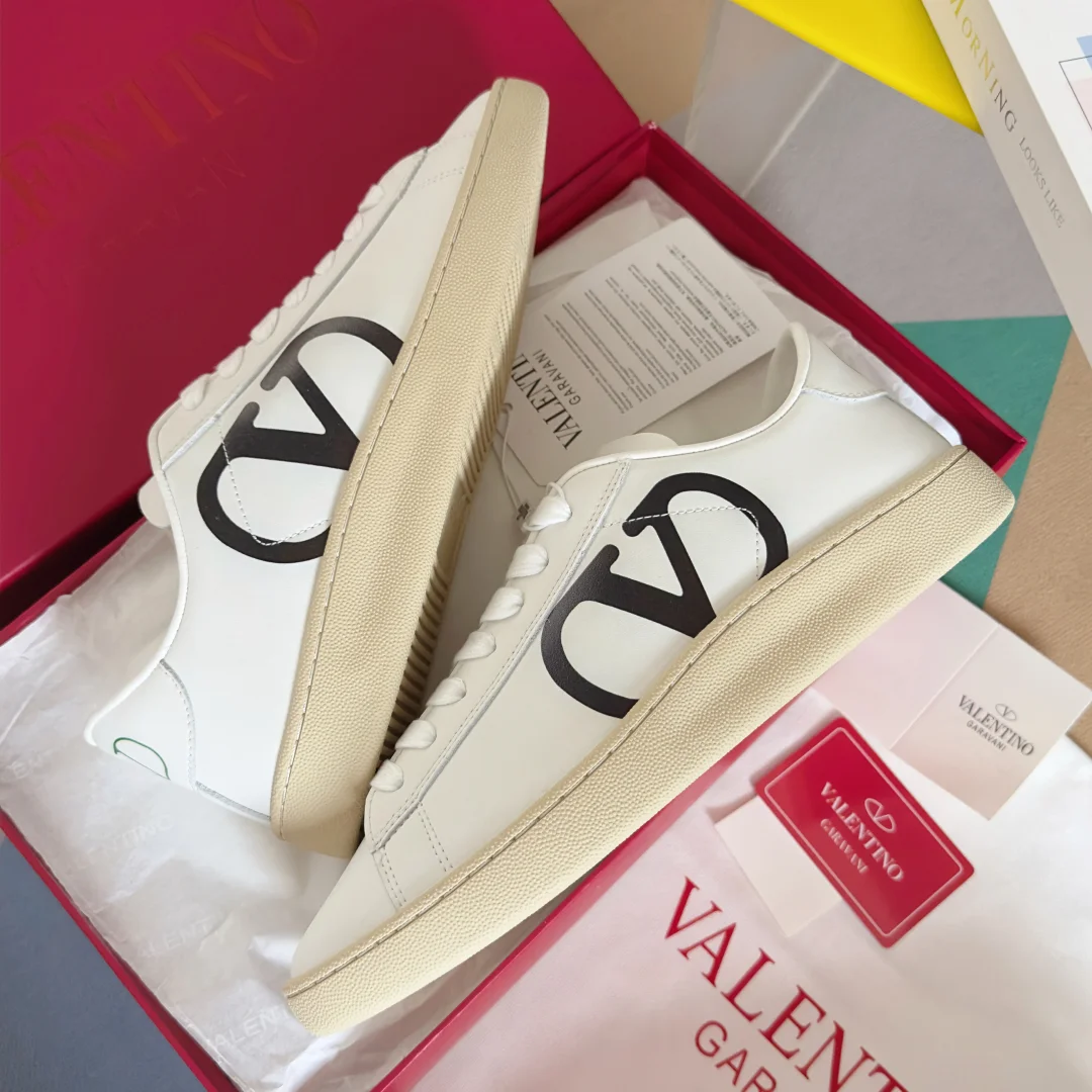 로이코 스니커즈 상세