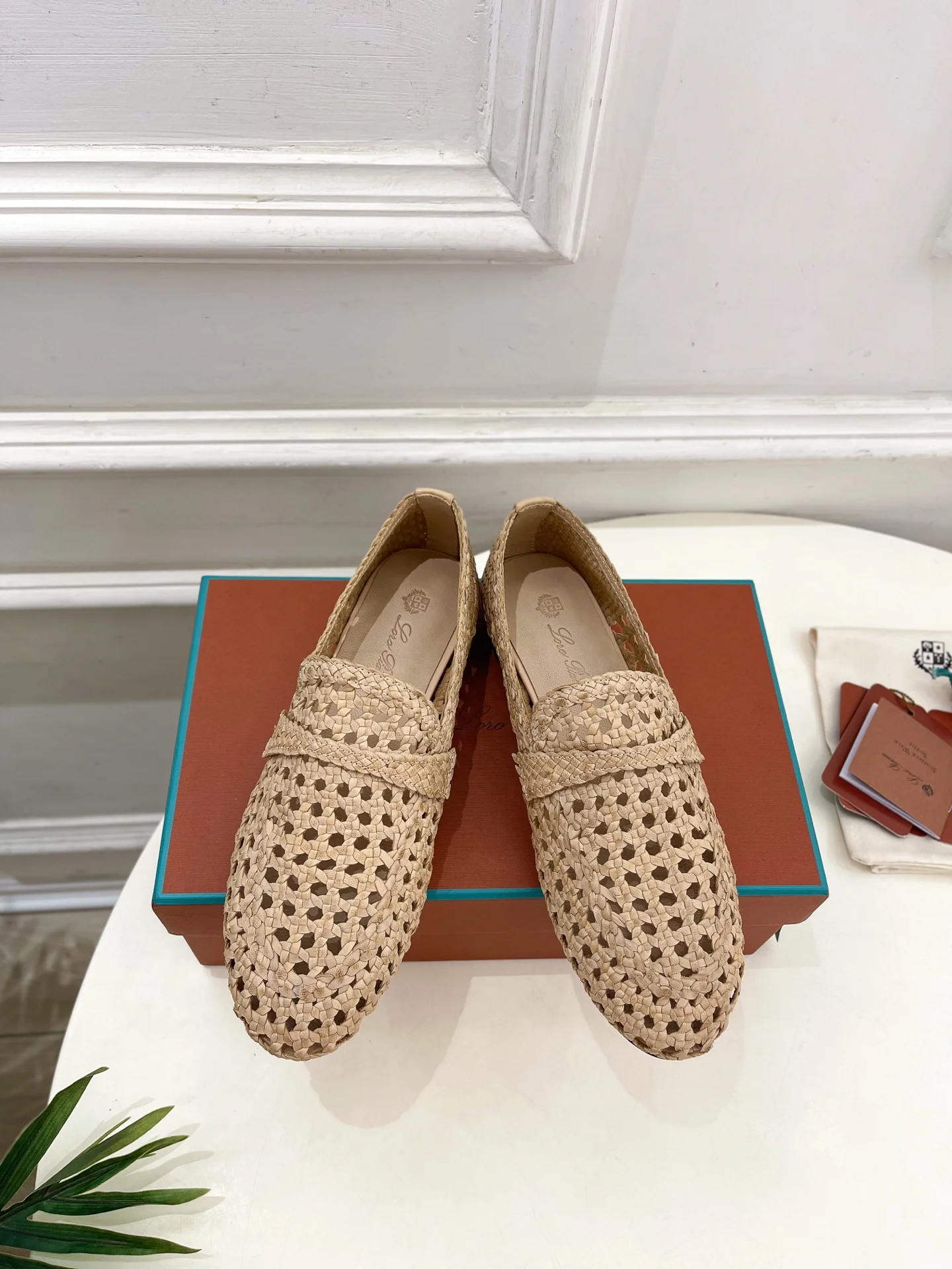 2025 봄여름 신상 레온 펀칭 로퍼 (2color) 상세