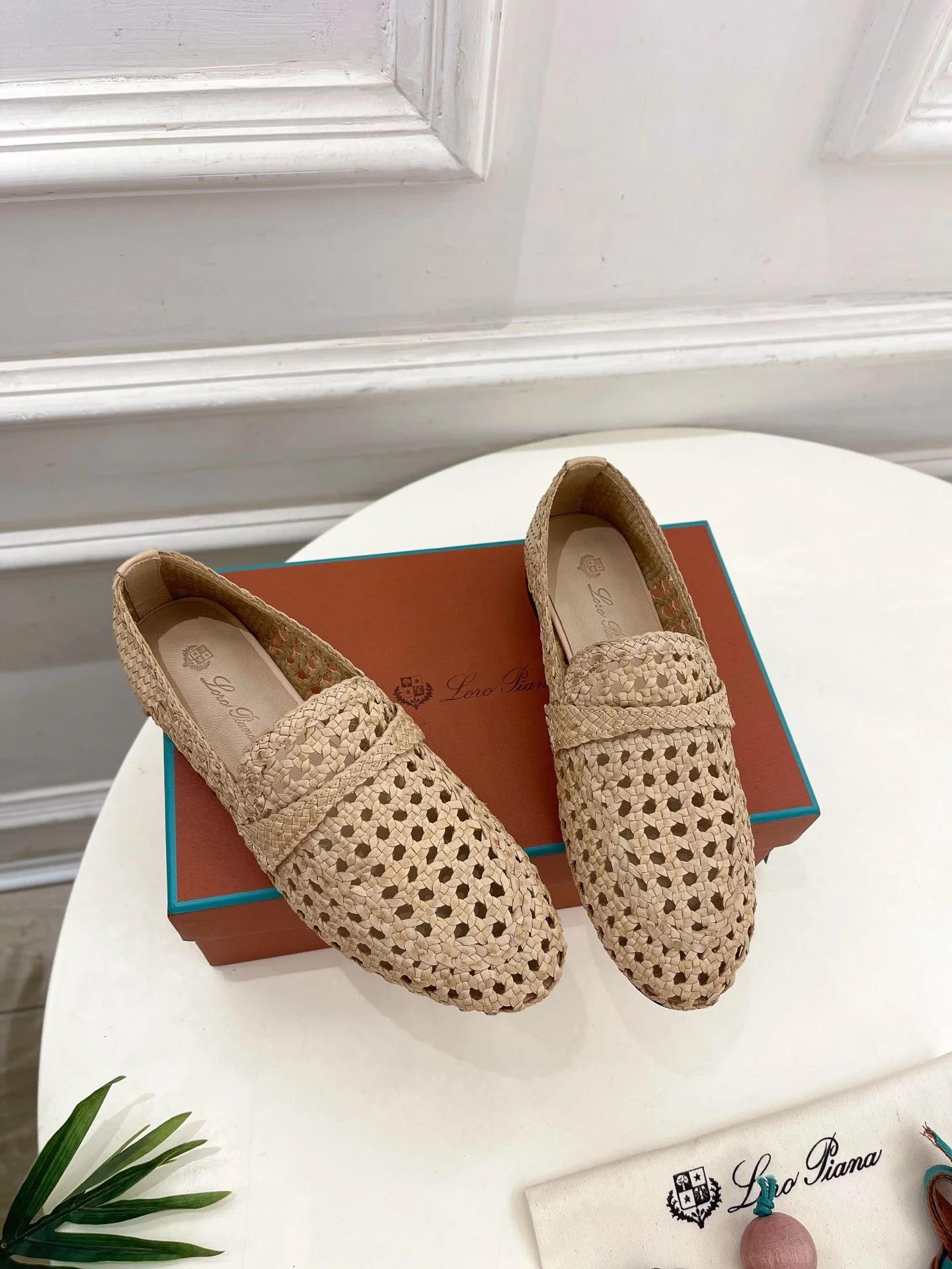 2025 봄여름 신상 레온 펀칭 로퍼 (2color) 상세