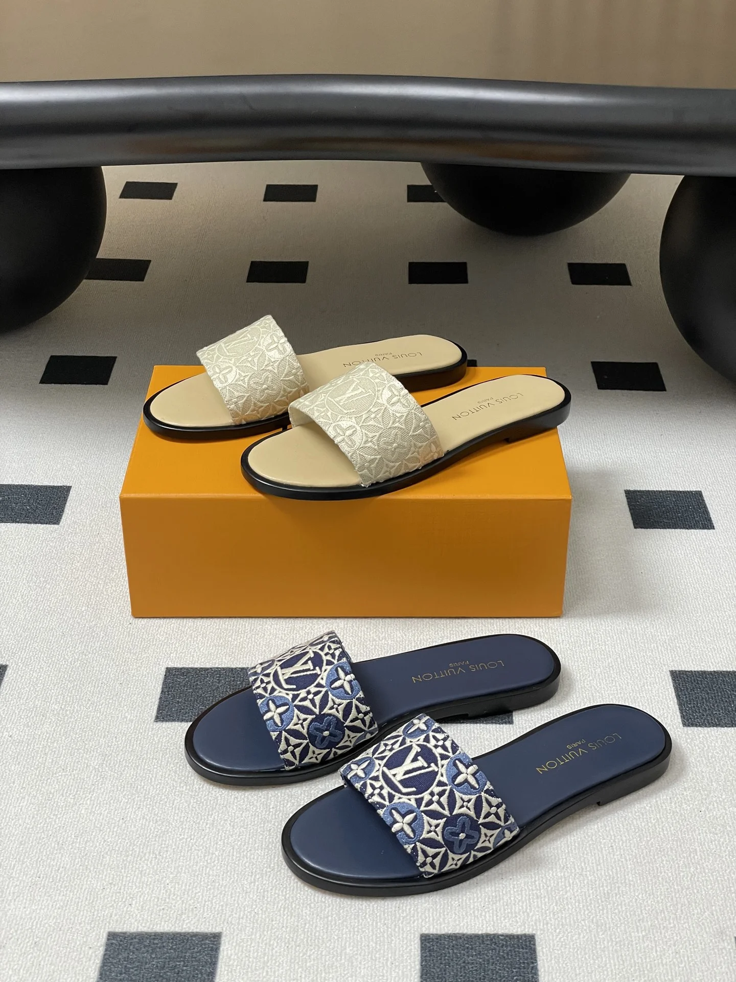 25ss 여름 신상 자수 스트랩 샌들 (2color)