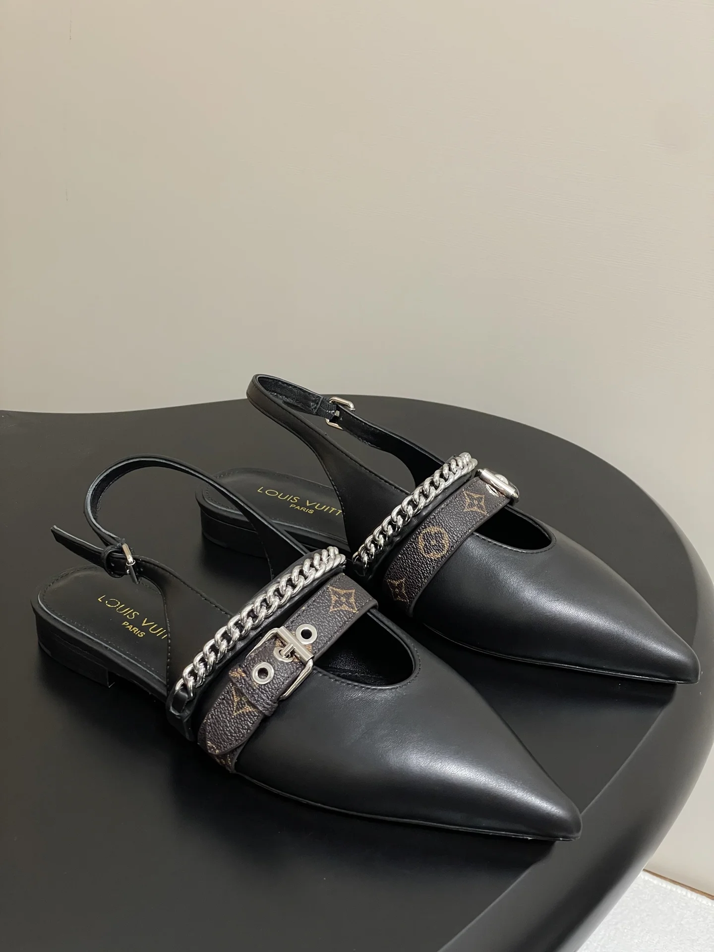 체인백 플랫슈즈 스틸레토힐 샌들(3color) 상세