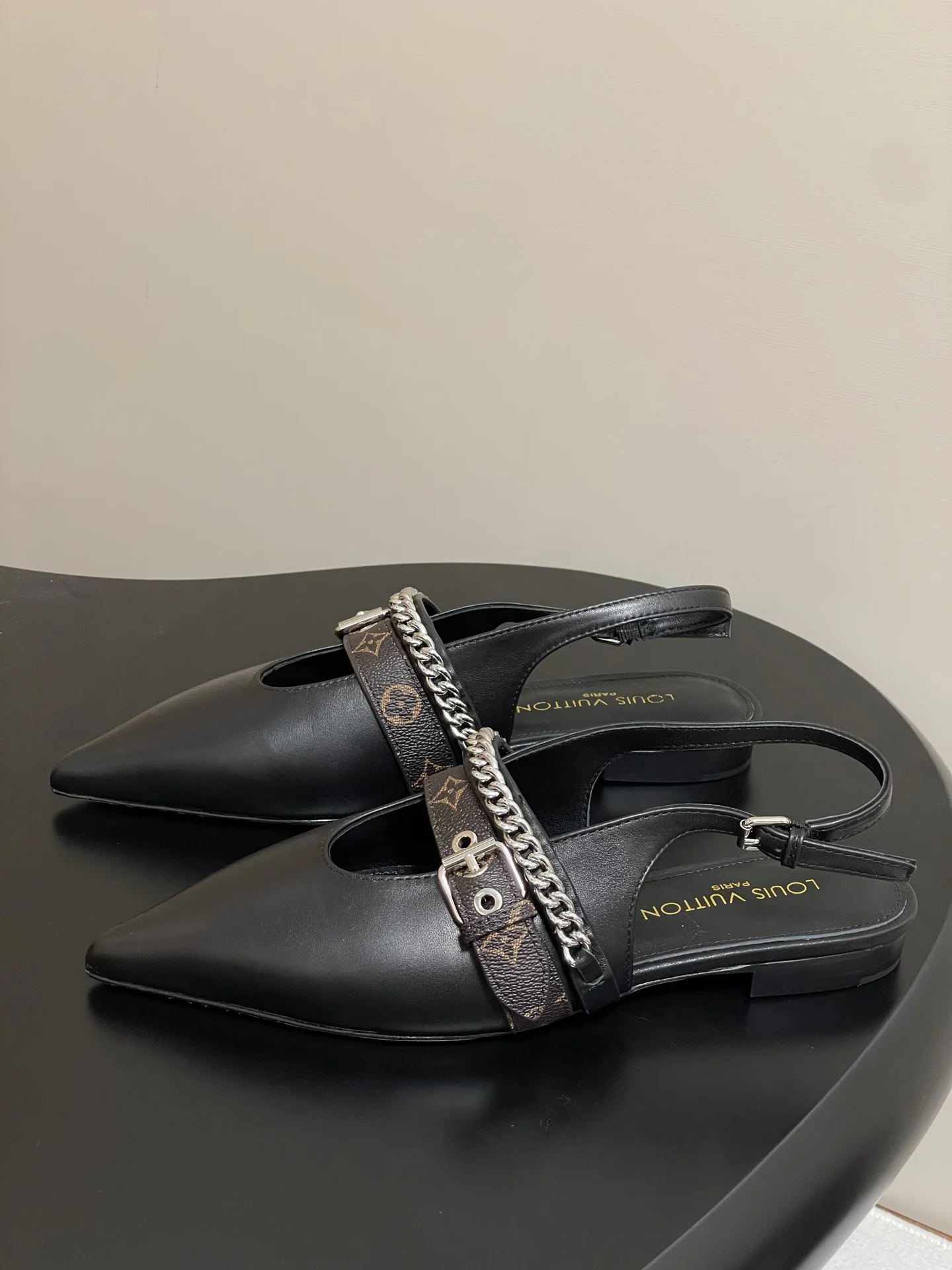 체인백 플랫슈즈 스틸레토힐 샌들(3color) 상세