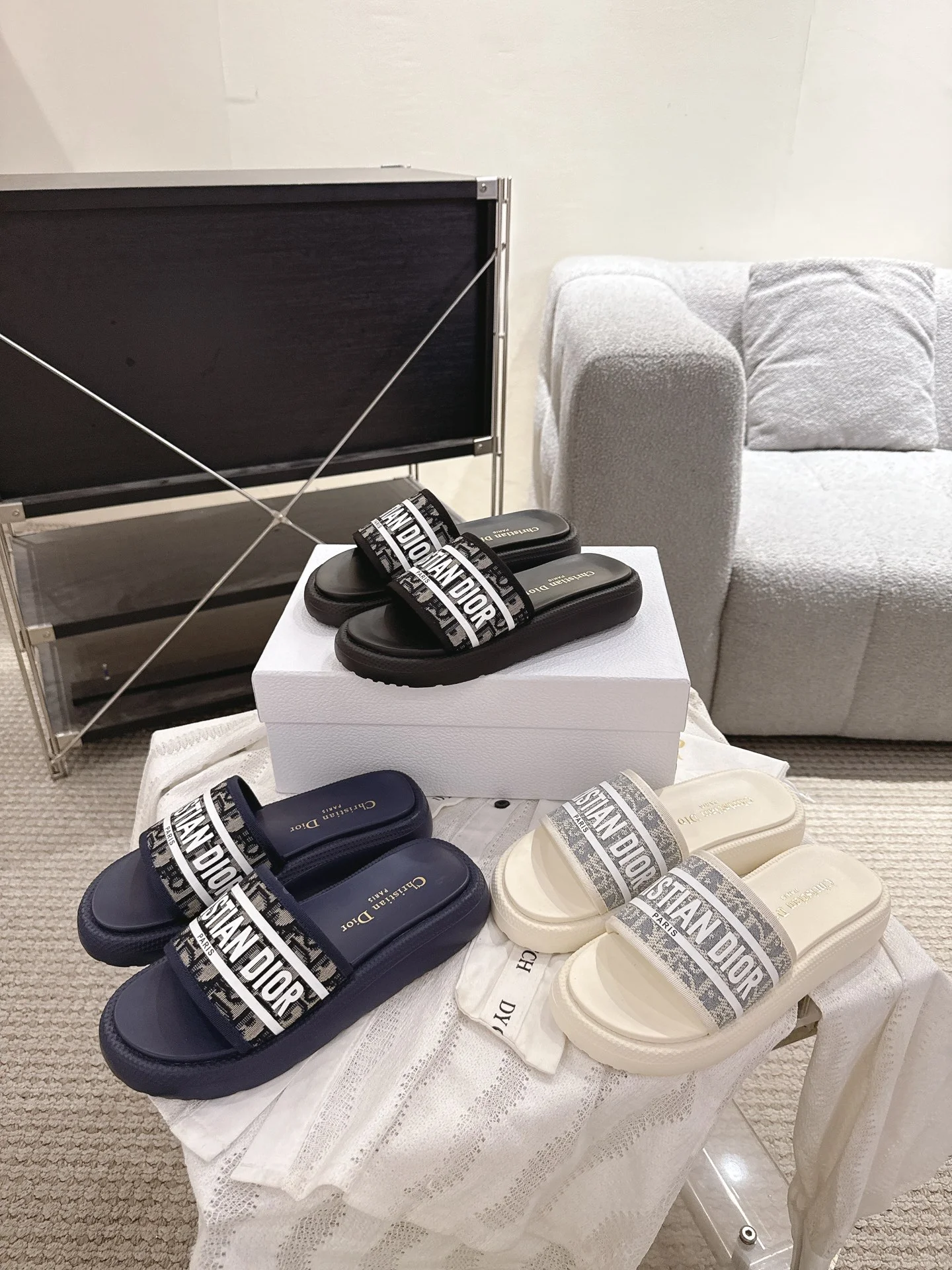 25SS 봄여름 신상 입체 레터링 슬리퍼 (3color)