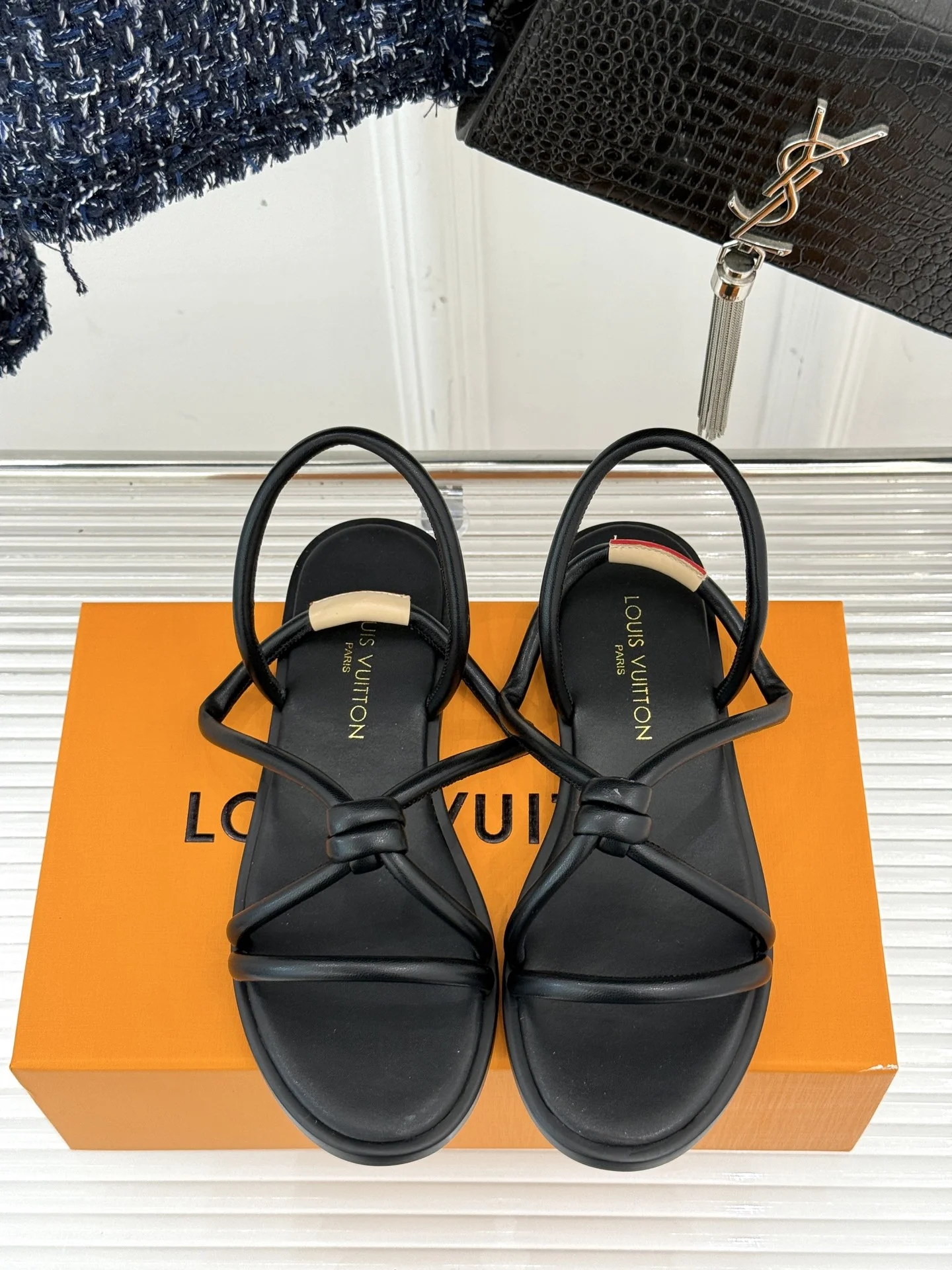 25ss 신상 스트랩 플랫 샌들(2color) 상세