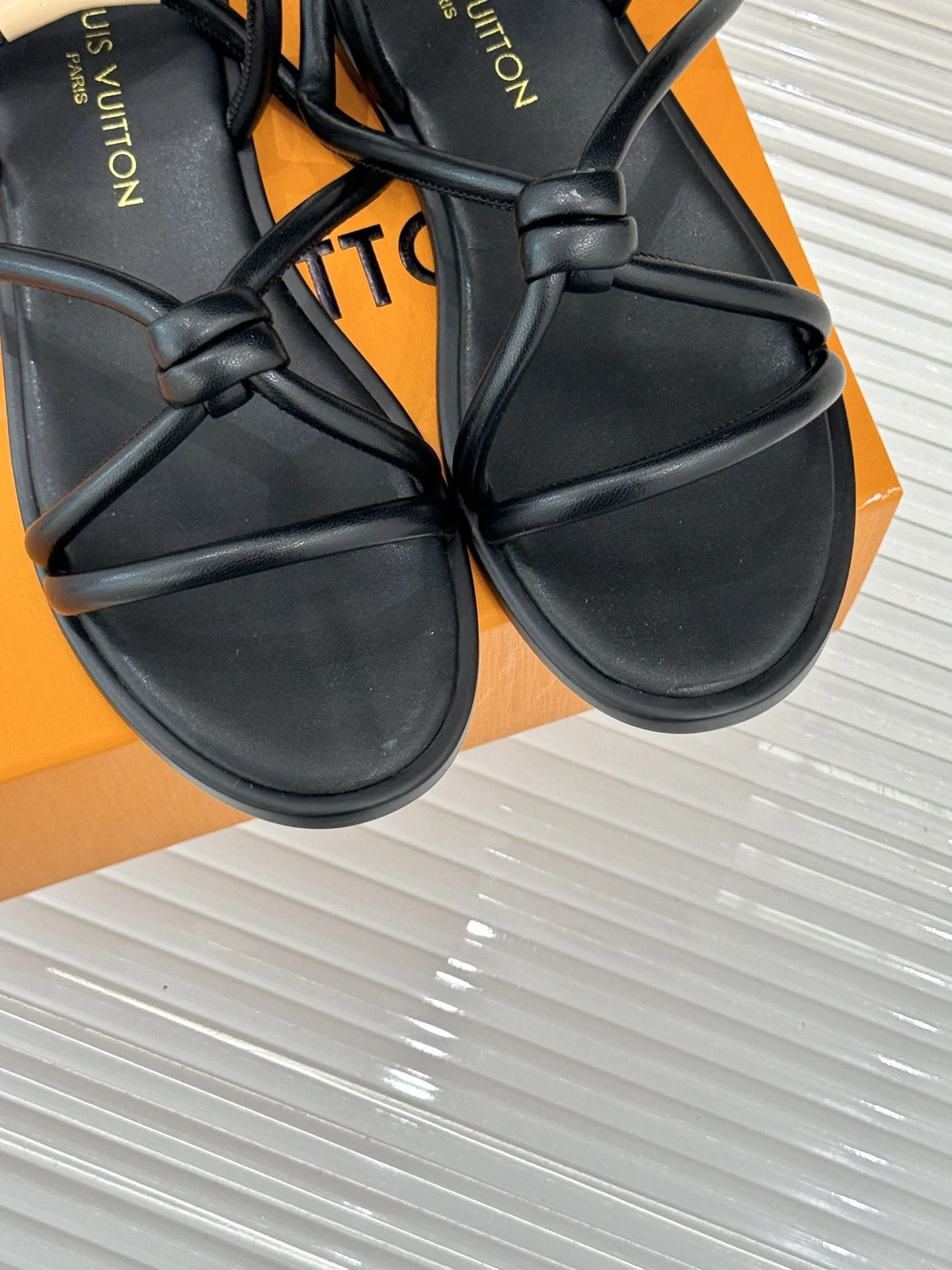 25ss 신상 스트랩 플랫 샌들(2color) 상세