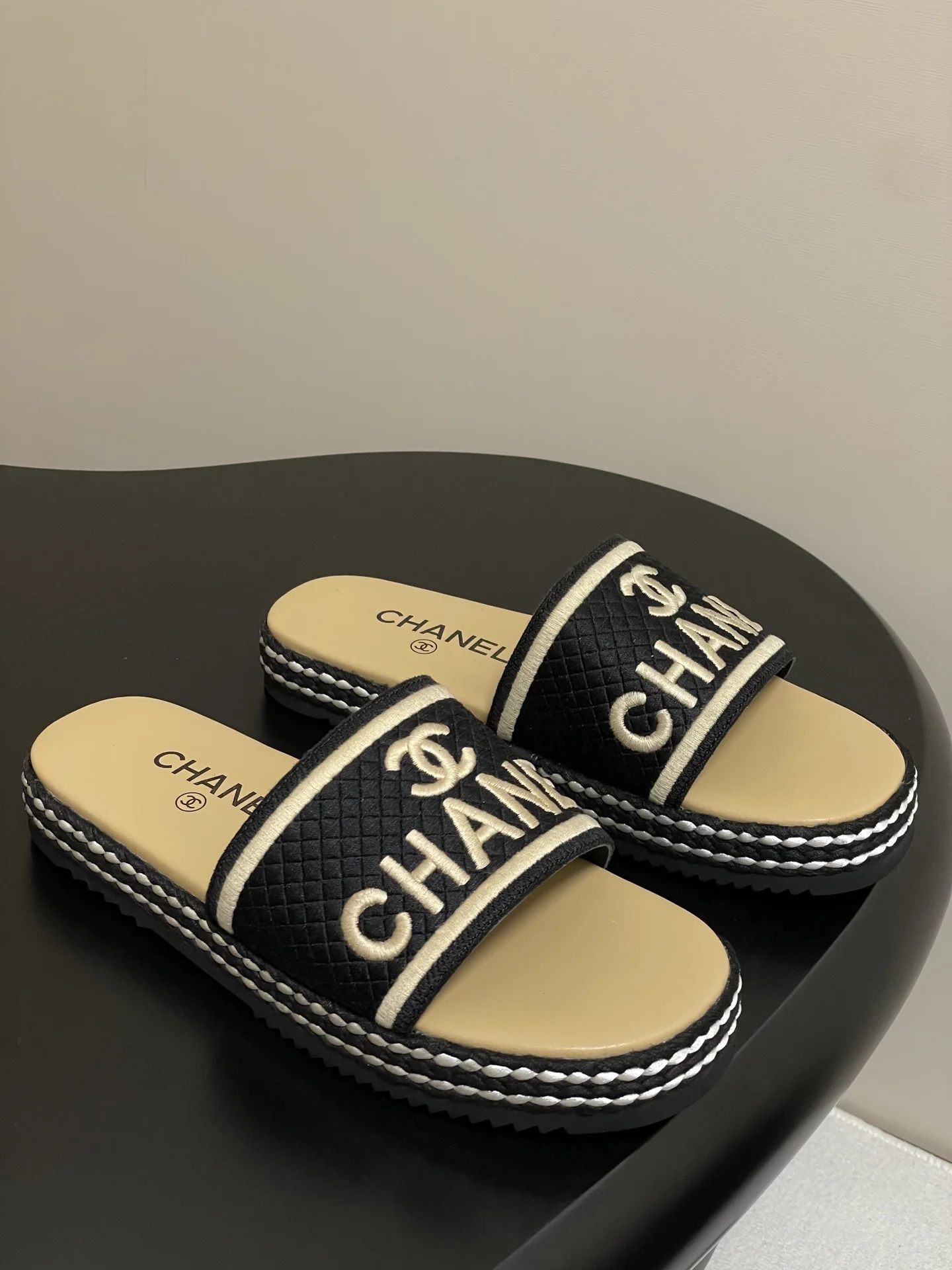 꼬임 더블C 레터링 일자 슬리퍼(3color) 상세