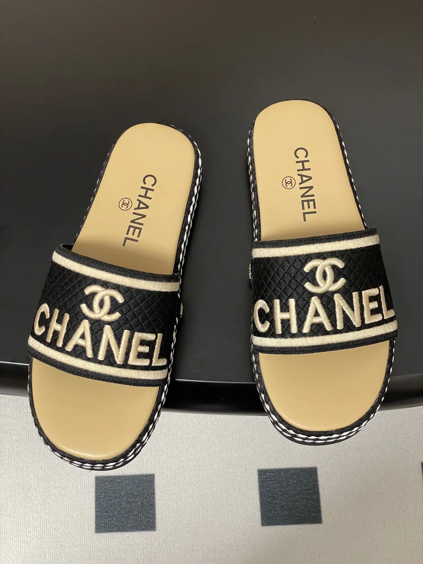 꼬임 더블C 레터링 일자 슬리퍼(3color) 상세