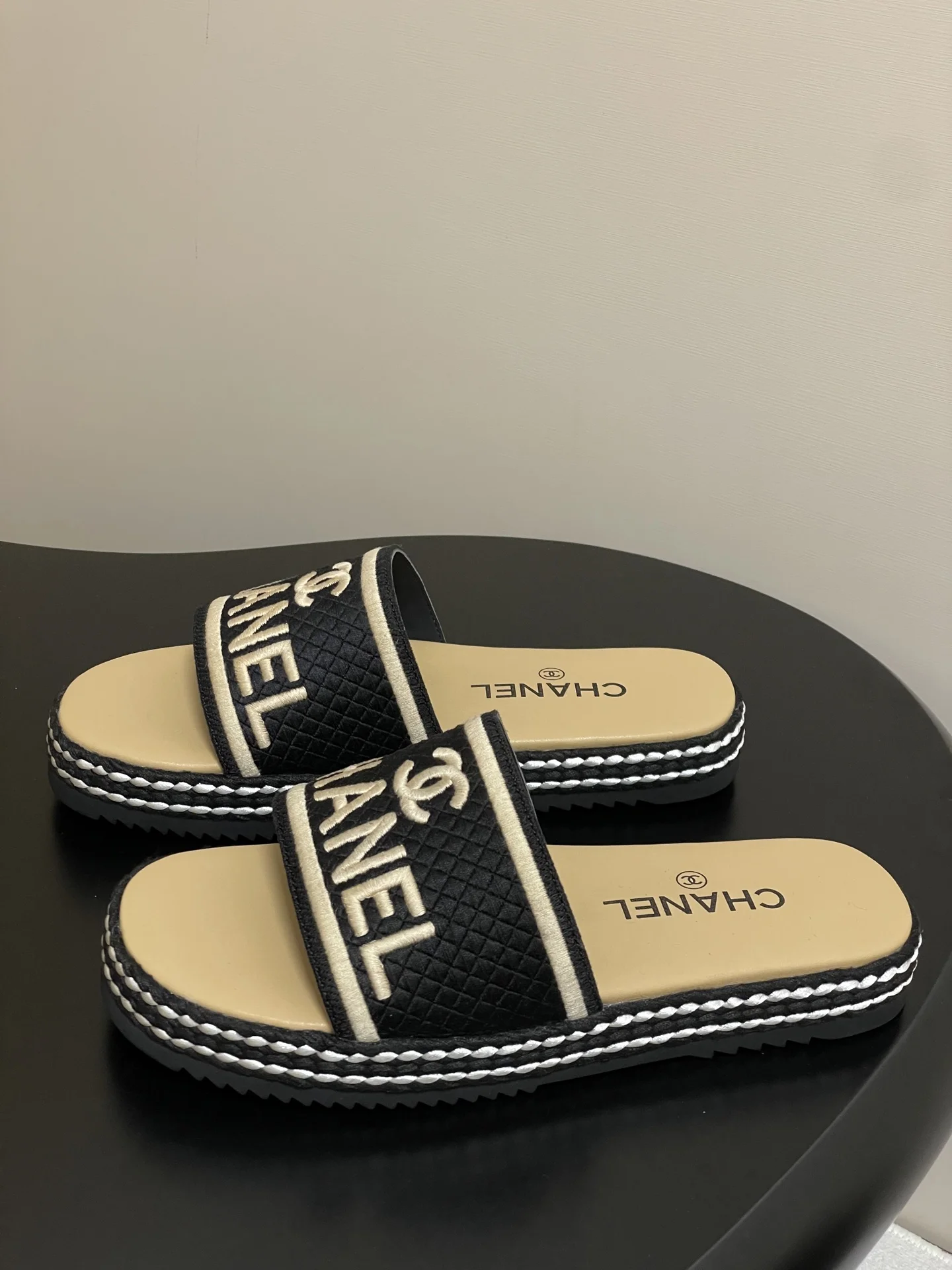 꼬임 더블C 레터링 일자 슬리퍼(3color) 상세