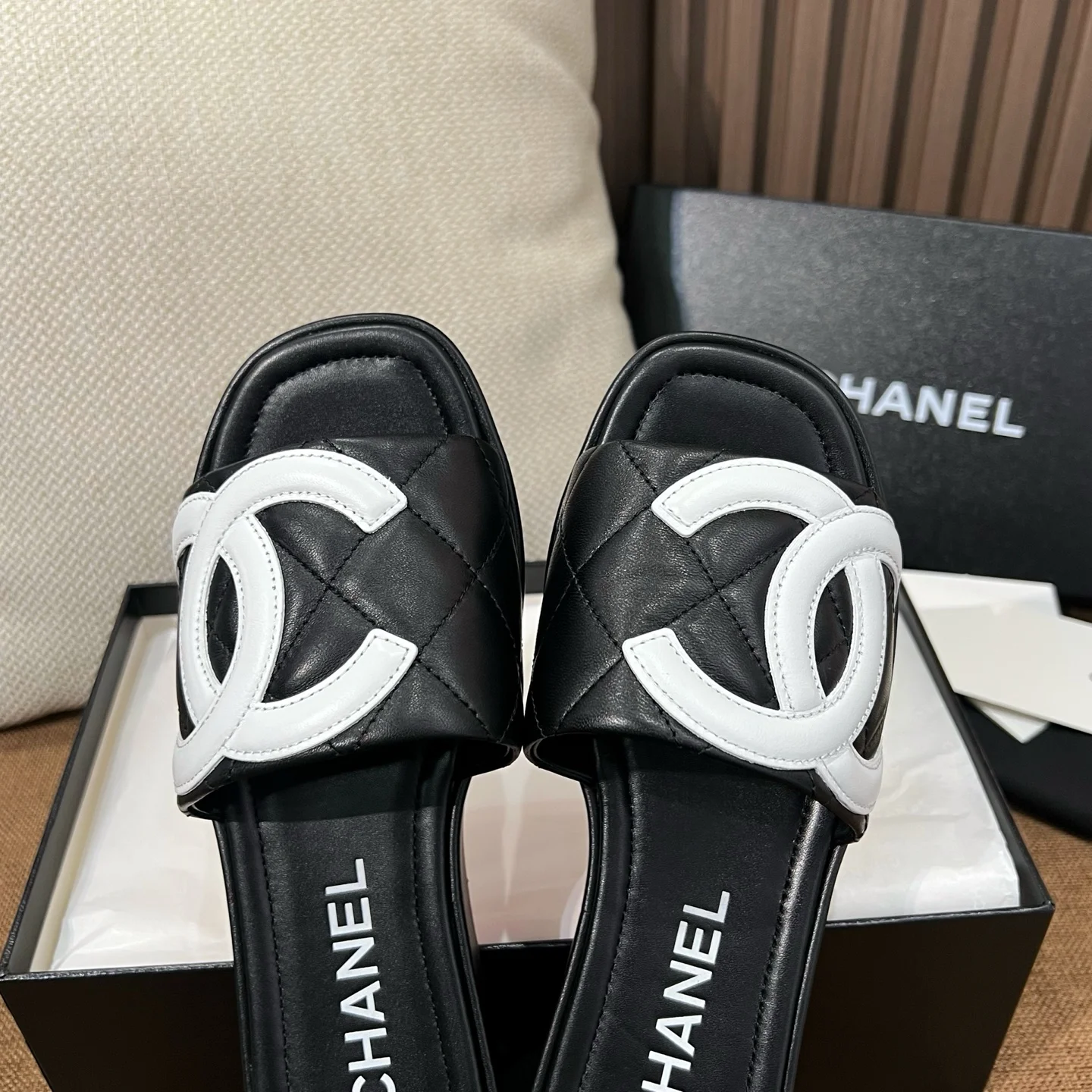 25 여름 신상 더블 c 슬리퍼 (2color) 상세