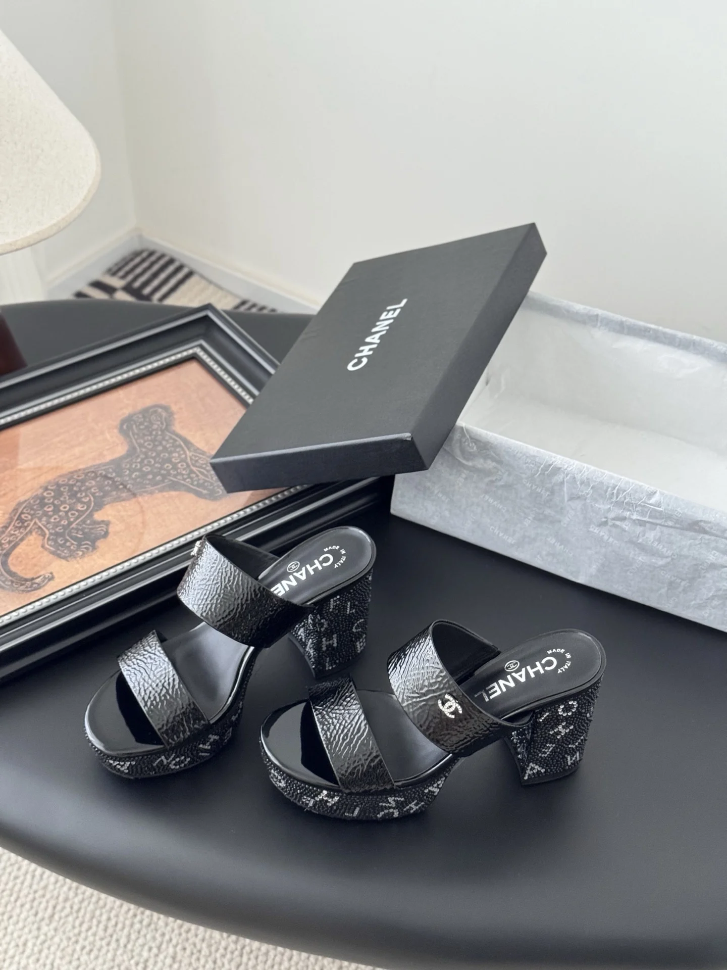 25K 핫픽스 양가죽 통굽 샌들 (2color) 상세