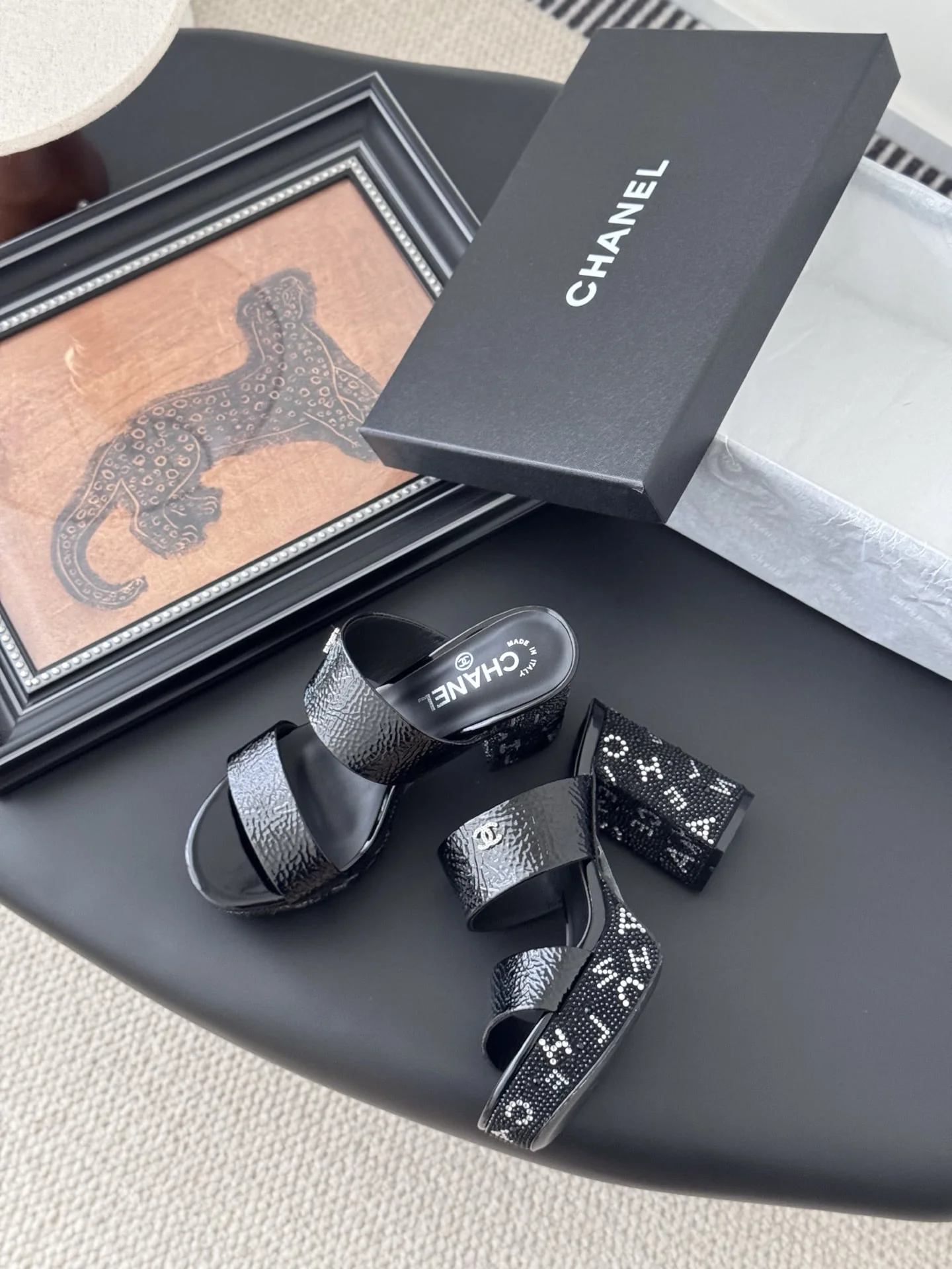 25K 핫픽스 양가죽 통굽 샌들 (2color) 상세