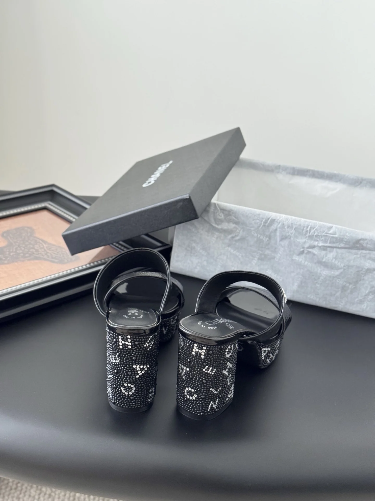 25K 핫픽스 양가죽 통굽 샌들 (2color) 상세