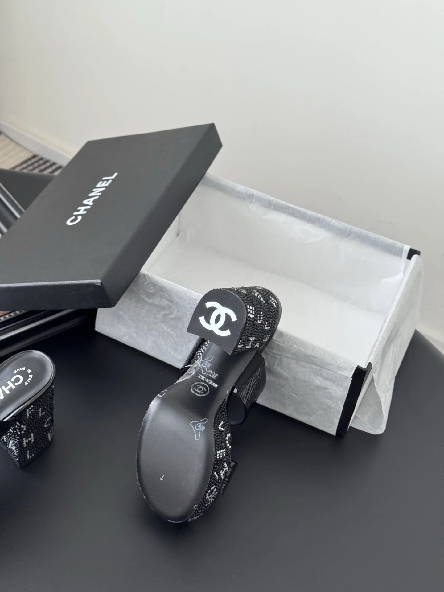 25K 핫픽스 양가죽 통굽 샌들 (2color) 상세