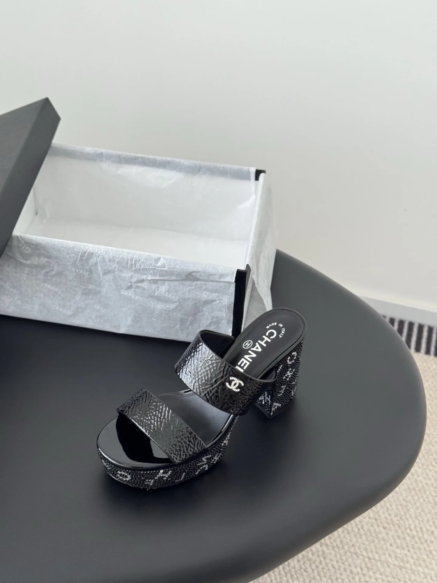 25K 핫픽스 양가죽 통굽 샌들 (2color) 상세