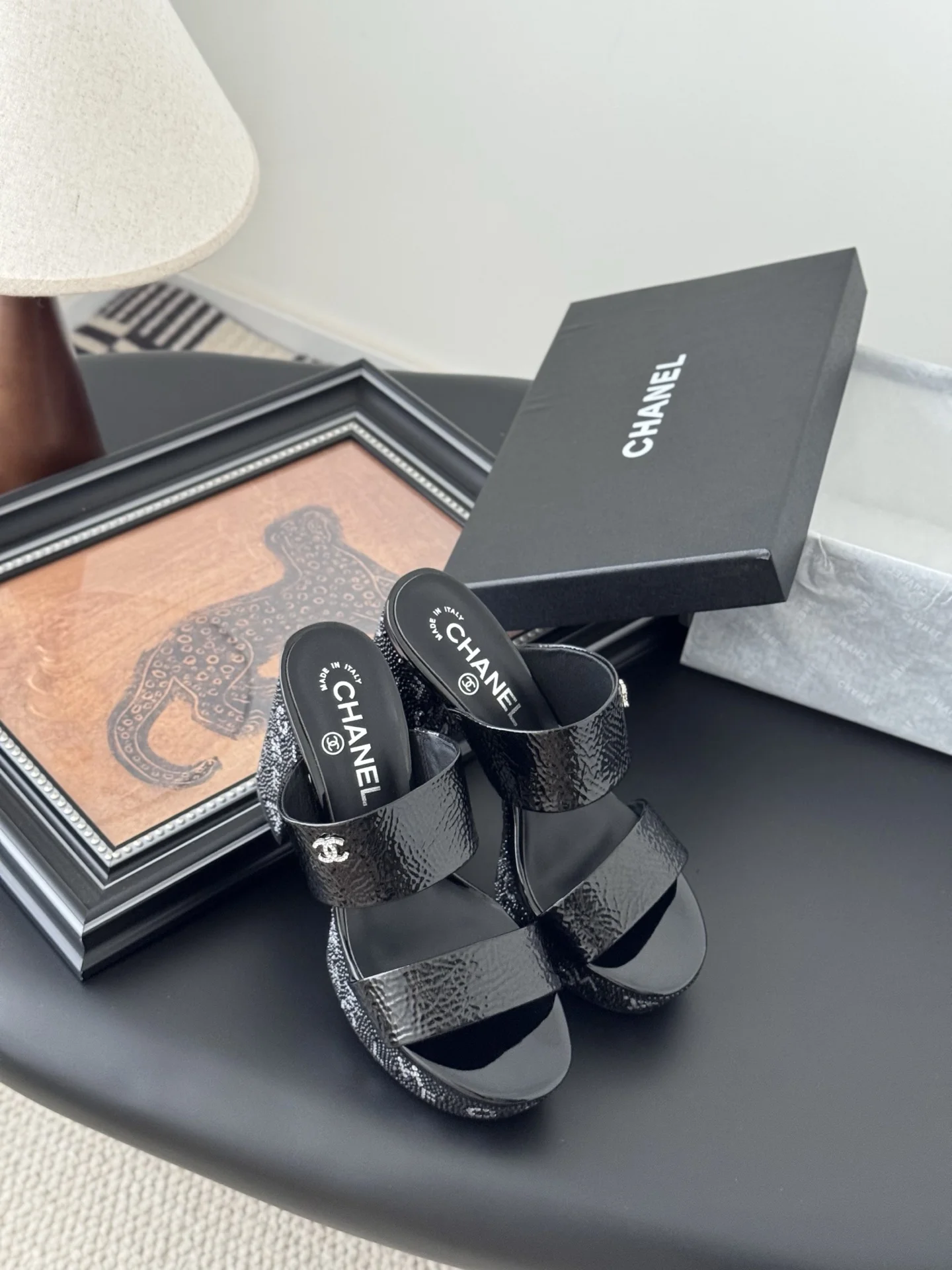 25K 핫픽스 양가죽 통굽 샌들 (2color) 상세