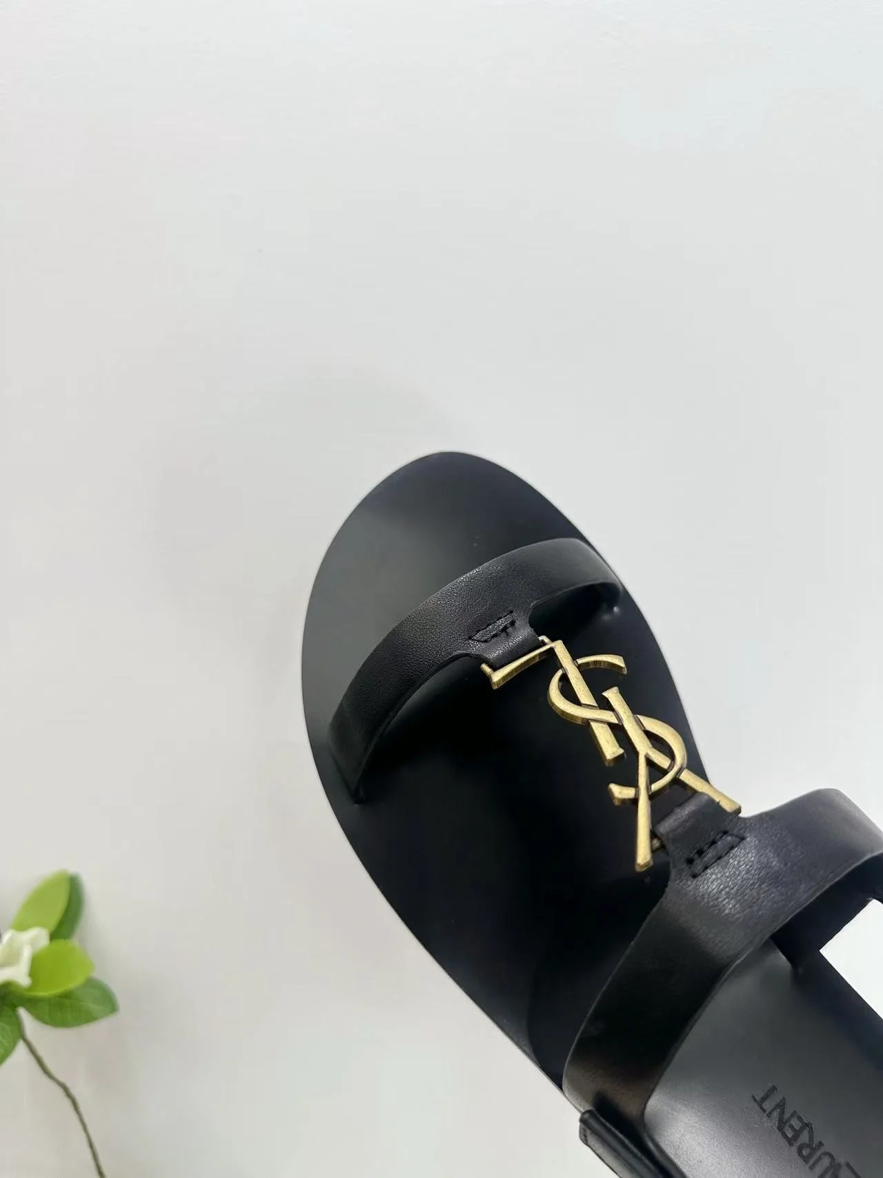 카산드라 플랫 샌들 상세