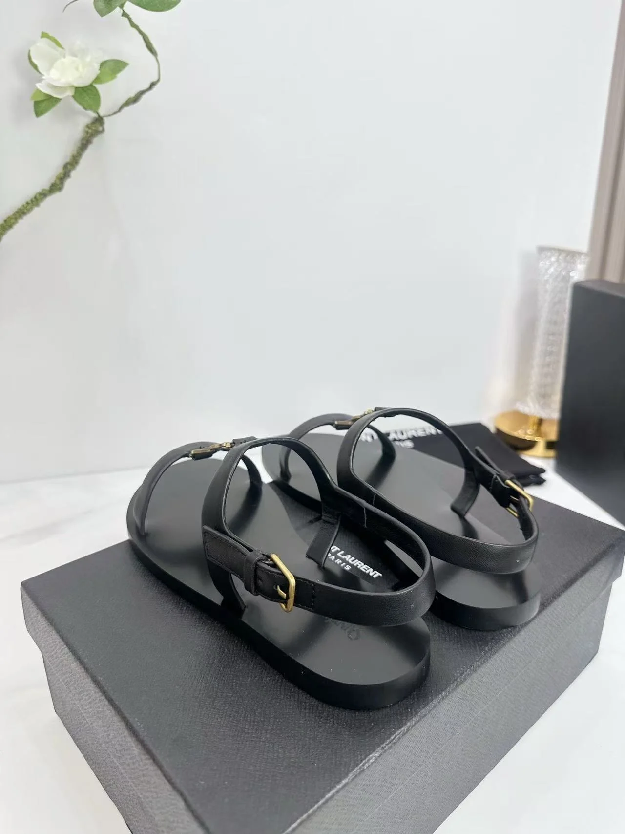 카산드라 플랫 샌들 상세