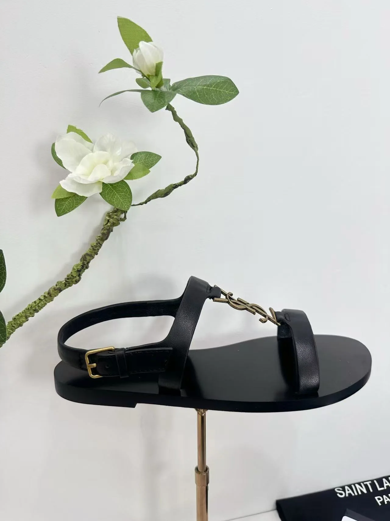 카산드라 플랫 샌들 상세