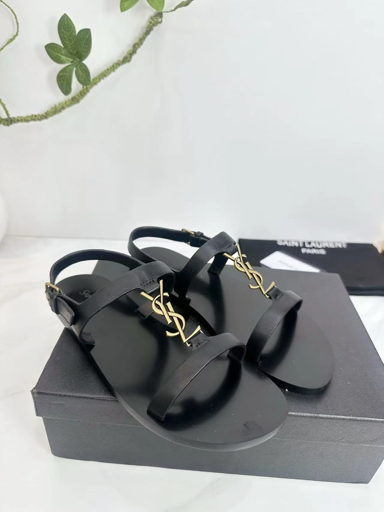 카산드라 플랫 샌들 상세