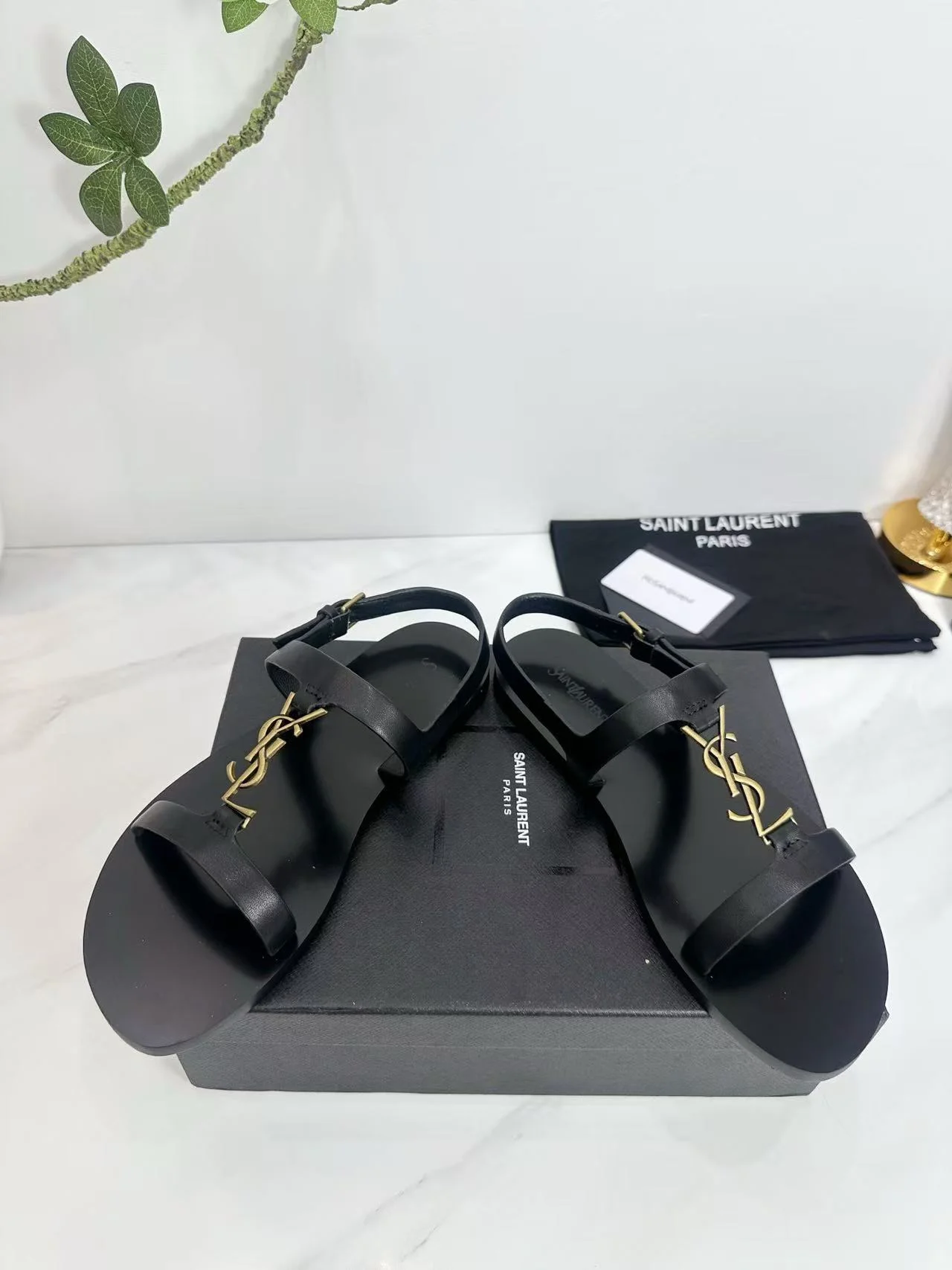 카산드라 플랫 샌들 상세